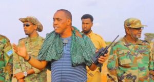 Taliyaha NISA ee Jubaland oo Kulamo Amni ku Qabtay Beledxaawo, Fariin Adagna U Diray Ciddii Carqaladeynaysa Amniga