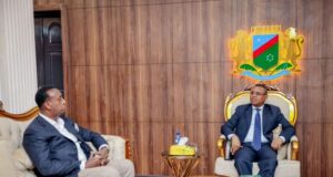 Sawiro;-Hoggaamiyaha KMG ah ee Koonfur Galbeed oo qaabilay Guddoomiyaha Guddiga Madaxa-bannaan ee Doorashooyinka