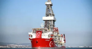 Dekedda Muqdisho ayaa waxa kasocda dhaweyneysa Markabka qodaya Shidaalka Dalka.