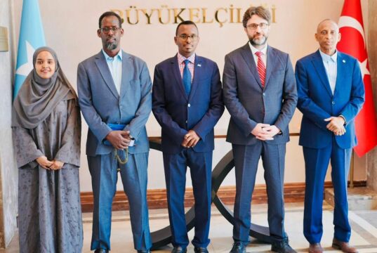 Maxay kawada hadleen Hantidhowraha JFS & Safiirka Turkiga ee Soomaaliya?