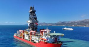 Markabka Turkiga ee Shidaalka ka qodaya Soomaaliya oo soo gaaray Xeebaha Dalka