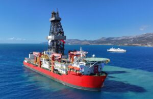 Markabka Turkiga ee Shidaalka ka qodaya Soomaaliya oo soo gaaray Xeebaha Dalka