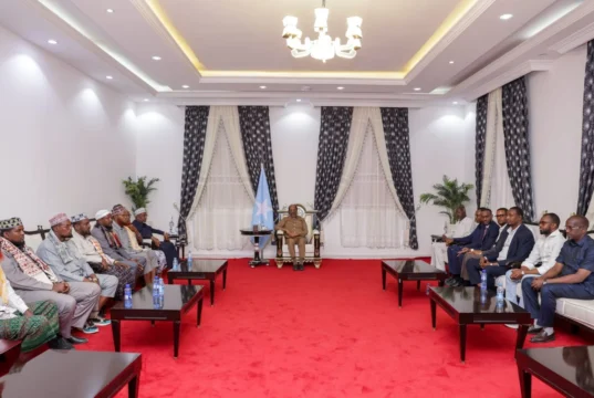 Madaxweyne Xasan Sheekh oo soo gabagabeeyay Kulamo wada-tashiyo siyaasadeed uu ka waday Koofur Galbeed.