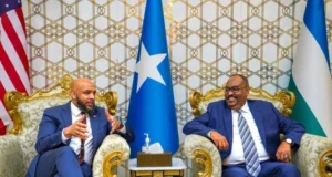 Madaxweyne Deni oo kulan la qaatay Wafdi Sare oo socda Mareykan Ah.