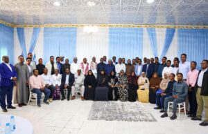 SAWIRO;-SHEEKH AADAN MADOOBE OO KULAN QADO SHARAF IYO IS-XOGWAREYSI AH LA QAATAY XILDHIBAANADA JSP EE KU SOO BAXAY DOORASHADII KGS