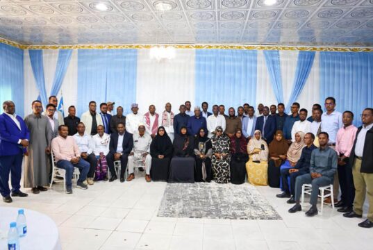 SAWIRO;-SHEEKH AADAN MADOOBE OO KULAN QADO SHARAF IYO IS-XOGWAREYSI AH LA QAATAY XILDHIBAANADA JSP EE KU SOO BAXAY DOORASHADII KGS