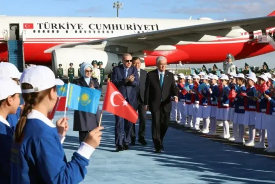 Madaxweynaha oo gaaray Dalka Kazakhstan si uu uga qeyb galo shir madaxeedka Turkiga.