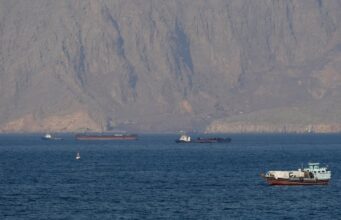 Maraykanka oo ku guuldaraystay in uu si awood ah u gudbiyo Maraakiibta ku xayrian Marinka Hormuz