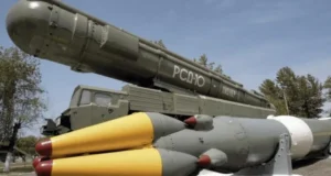 Ukraine waxay ka caraysiisay Ruushka, Putin -na wuxuu amray in Ukraine lagu garaaco gantaalka qiyaamaha.