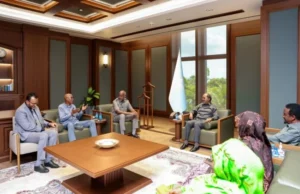 Maxeey ka wada hadleen Madaxweyne Xasan Sheekh iyo bulshada rayidka ah ee Soomaaliyeed.?