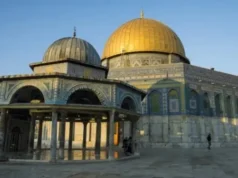 Calanka Israa’iil laga taagay Masjidka Al-aqsa.
