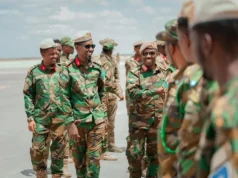 Sawiro;-Taliyaha Ciidanka Xoogga Dalka Soomaaliya oo gaaray Dhuusamareeb.