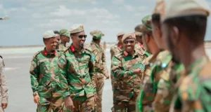 Sawiro;-Taliyaha Ciidanka Xoogga Dalka Soomaaliya oo gaaray Dhuusamareeb.
