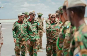 Sawiro;-Taliyaha Ciidanka Xoogga Dalka Soomaaliya oo gaaray Dhuusamareeb.