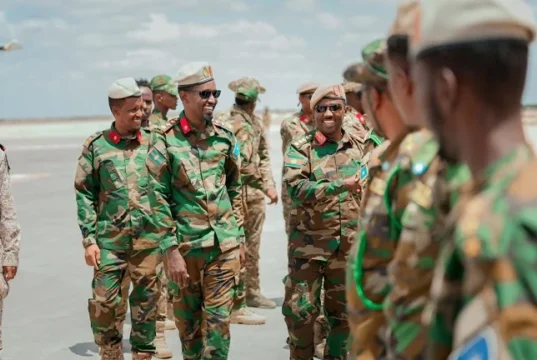 Sawiro;-Taliyaha Ciidanka Xoogga Dalka Soomaaliya oo gaaray Dhuusamareeb.