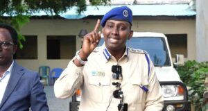 Booliiska oo ku hanjabay in uu xirayo Ragga hubaysan ee dibadbaxayaasha la socda