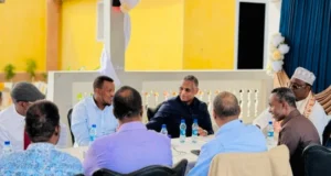 Taliyaha NISA ayaa maanta degmada Gubadley ee Gobolka Banaadir kulan kula qaatay odayaasha dhaqanka.