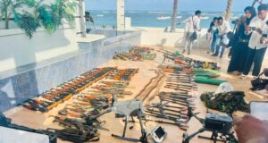 Dowladda Soomaaliya oo hub iyo diyaaradaha dagaalka ku soo bandhigtay Hoteelka Elite