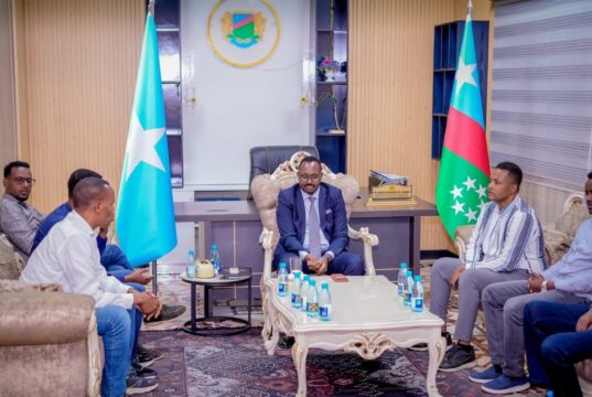 Sawiro;-Guddoomiyaha golaha wakiillada koofur galbeed oo qaabilay madaxda iyo agaasimeyaasha warbaahinta baydhabo