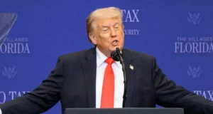 Trump oo Iiraan ugu goodiyay in uu burburin doonno haddii dagaalka dib u xooggaysto