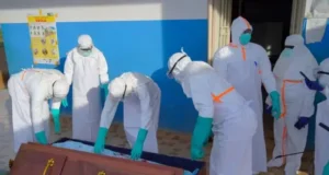 In ka badan 100 Ruux ayaa u geeriyootay cudurka Ebola