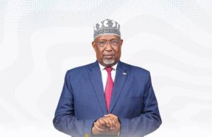 MW Xasan Sheekh oo hambalyo u diray Aadan Madoobe.
