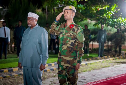Hoggaamiyaha Koonfur Galbeed oo ka qeybgalay calan-saar lagu maamuusay 26-ka Juun