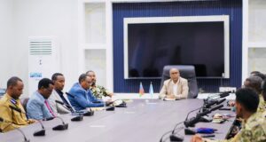 Sawiro :-Guddiga Qaban-Qaabada Caleema-Saarka Hoggaamiyaha Koonfur Galbeed oo la kulmay Saraakiisha Amniga