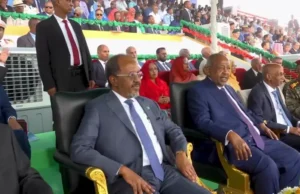 Madaxweynaha Soomaaliya oo Jabuuti uga qaybgalay Munaasabad lagu maamuusayo madaxbannaanidii Jabuuti.