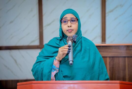Sawiro;-DEG DEG;- Shamso Maxamed Yarow oo loo doortay Guddoomiye Ku-xigeenka Labaad ee Baarlamaanka Koonfur Galbeed