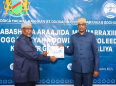 Sawiro;-Musharax Sheekh Aadan Maxamed Nuur Madoobe oo Qaatay Shahaadada Musharraxnimo ee Hoggaamiyaha Koonfur Galbeed