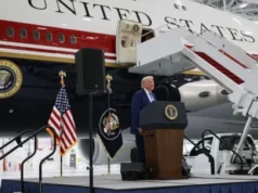 Trump oo soo bandhigay diyaarad uu ka helay dalka Qatar.