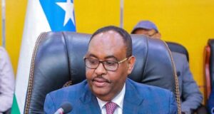 Madaxweyne Deni oo Garoowe ka billaabay kulamo looga hadlayo culayska siyaasadeed uu ka dareemay ciidanka Federaalka