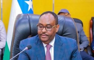 Madaxweyne Deni oo Garoowe ka billaabay kulamo looga hadlayo culayska siyaasadeed uu ka dareemay ciidanka Federaalka