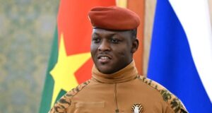 Burkina Faso oo xiriirka u jartay dalka Faransiiska