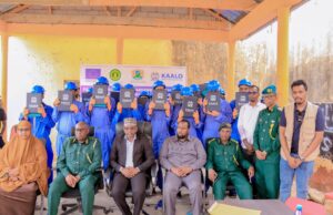 Sawiro;-Wasaaradda caddaaladda kgs oo qalin-jebisay 30 maxbuus oo dhammaystay tababar xirfadeed