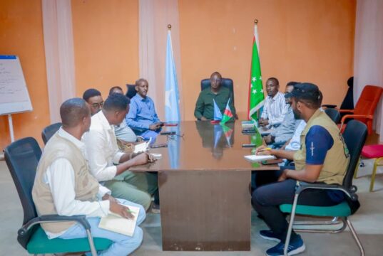 Kusimaha Guddoomiyaha Degmada Berdaale Oo Kulan La Qaatay Masuuliyiin Ka Socotay Hay’adda Gareedo