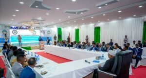 Sawiro;-Hoggaamiye sheekh aadan madoobe oo soo xiray shirka banbaxa golaha wasiirrada kgs