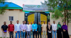Sawiro;-wasiirka howlaha guud ee koonfur galbeed oo kulan la qaatay mashruuca nagaad, kormeerna ku tagay waddooyinka baydhabo