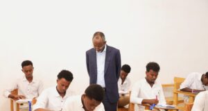 Ardayda u fadhiisatay sannadkaan imtaxaanka shahaadiga guud ahaan dalka oo tiradooda korortay 10.7%