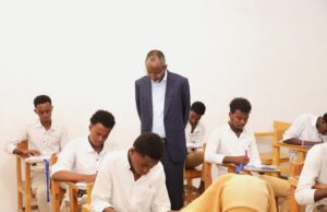 Ardayda u fadhiisatay sannadkaan imtaxaanka shahaadiga guud ahaan dalka oo tiradooda korortay 10.7%