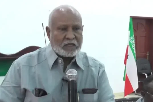 Guddoomiyihii Golaha Guurtida Maamulka Waqooyi Galbeed SOOMAALIYA oo is casilay