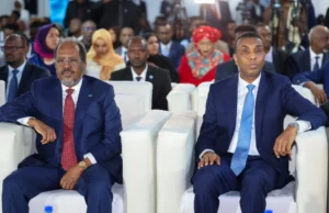 Sawiro;-Madaxweyne Xasan Sheekh oo ka qeyb galay munaasabad lagu maamuusay guddigii qabanqaabada maalmaha xorriyadda iyo midnimada Soomaaliya.