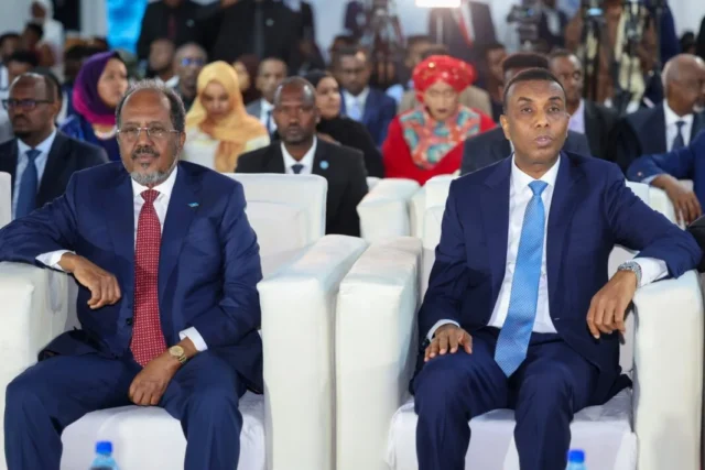 Madaxweyne-Xasan-Sheekh-oo-ka-qeyb-galay-munaasabad-lagu-maamuusay-guddigii-qabanqaabada-maalmaha-xorriyadda-iyo-midnimada-Soomaaliya-6-1068x712