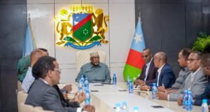 Hoggaamiye Sheekh Aadan Madoobe oo kulan la qaatay Guddiga Qabanqaabada Caleema-saarka