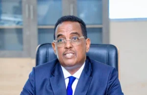 Wasiir Cali Xoosh oo si adag uga Jawaabay Mucaaradka: “Dib Looguma Noqonayo Marxaladihii Ku-meelgaarka”