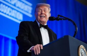 Donald Trump ayaa sheegay in aanay weli xirmin albaabka wadahadalka ee Iiraan