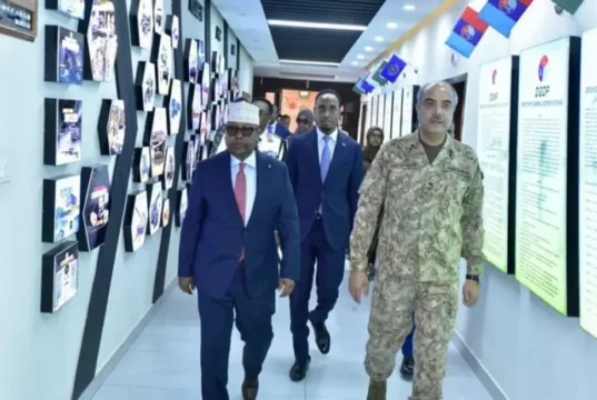 Soomaaliya iyo Paskistan oo kala saxeexday heshiis difaac