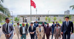 Sawiro;-Hoggaamiyaha Koonfur Galbeed oo la kulmay Safiirka Turkiga