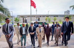 Sawiro;-Hoggaamiyaha Koonfur Galbeed oo la kulmay Safiirka Turkiga